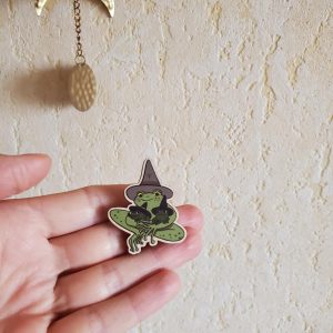 Broche en bois grenouille